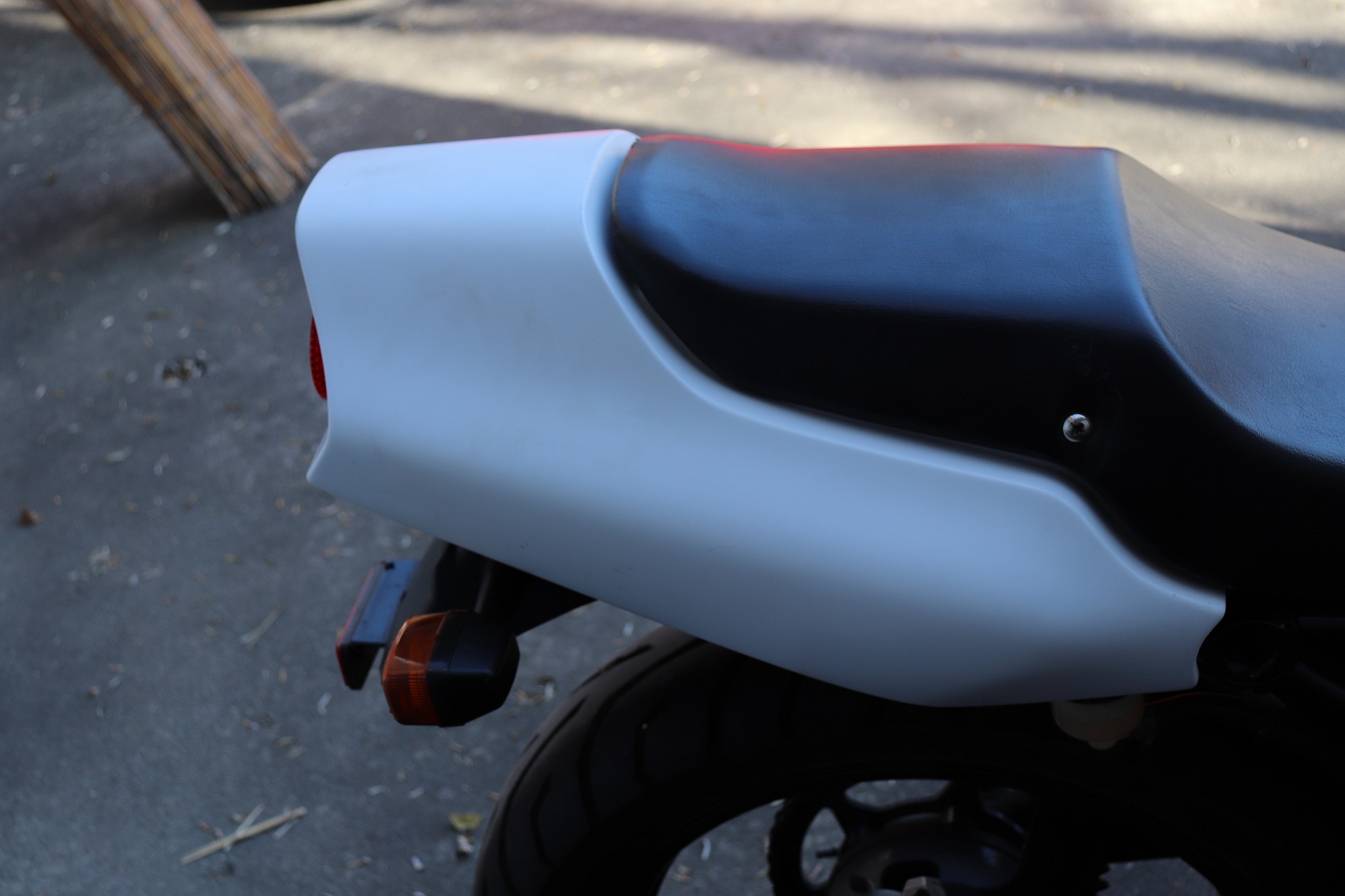 r1-z FRPシートカウルフロストシルバー
