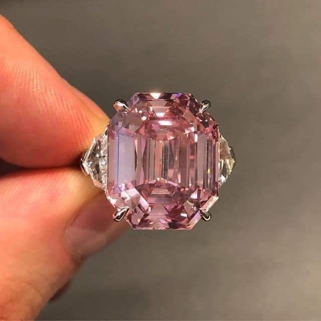 PLOYRAPEE JEWELRY - A world record price per carat for a pink diamond ...