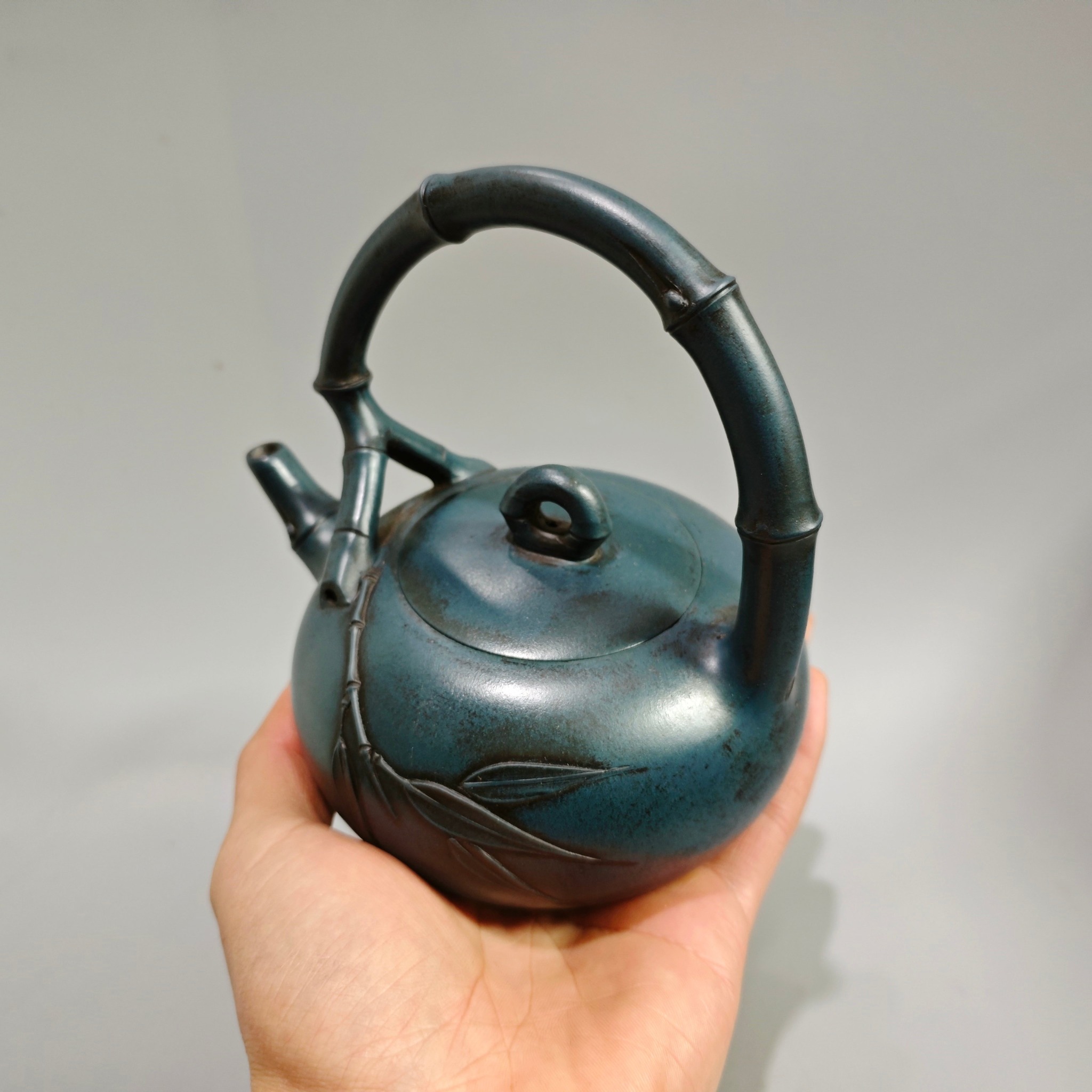 品名：竹節提梁壺泥料:綠泥底款：高建芳容量:400cc左右尺寸:如圖