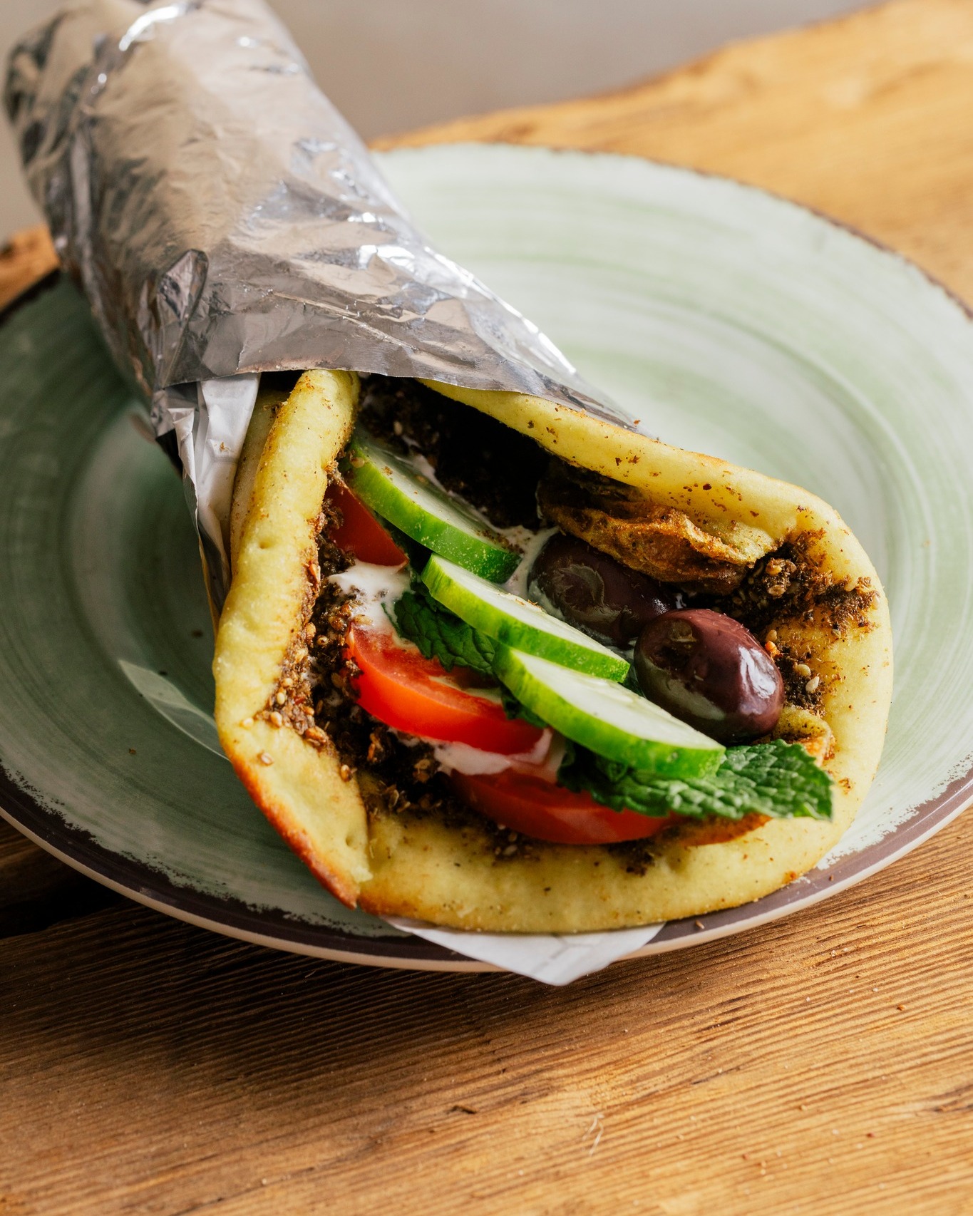 Neomonde - Za’atar Deluxe: A Flavor Bomb! 🌿 Meet the Za’atar Deluxe—the ...