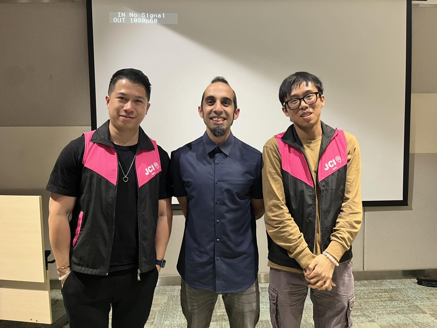JCI APEX 晉峰青年商會 - 今天會長Steven和助理義務秘書Tony參加了總會舉辦的演講技巧工作坊，聽到前總... | Facebook