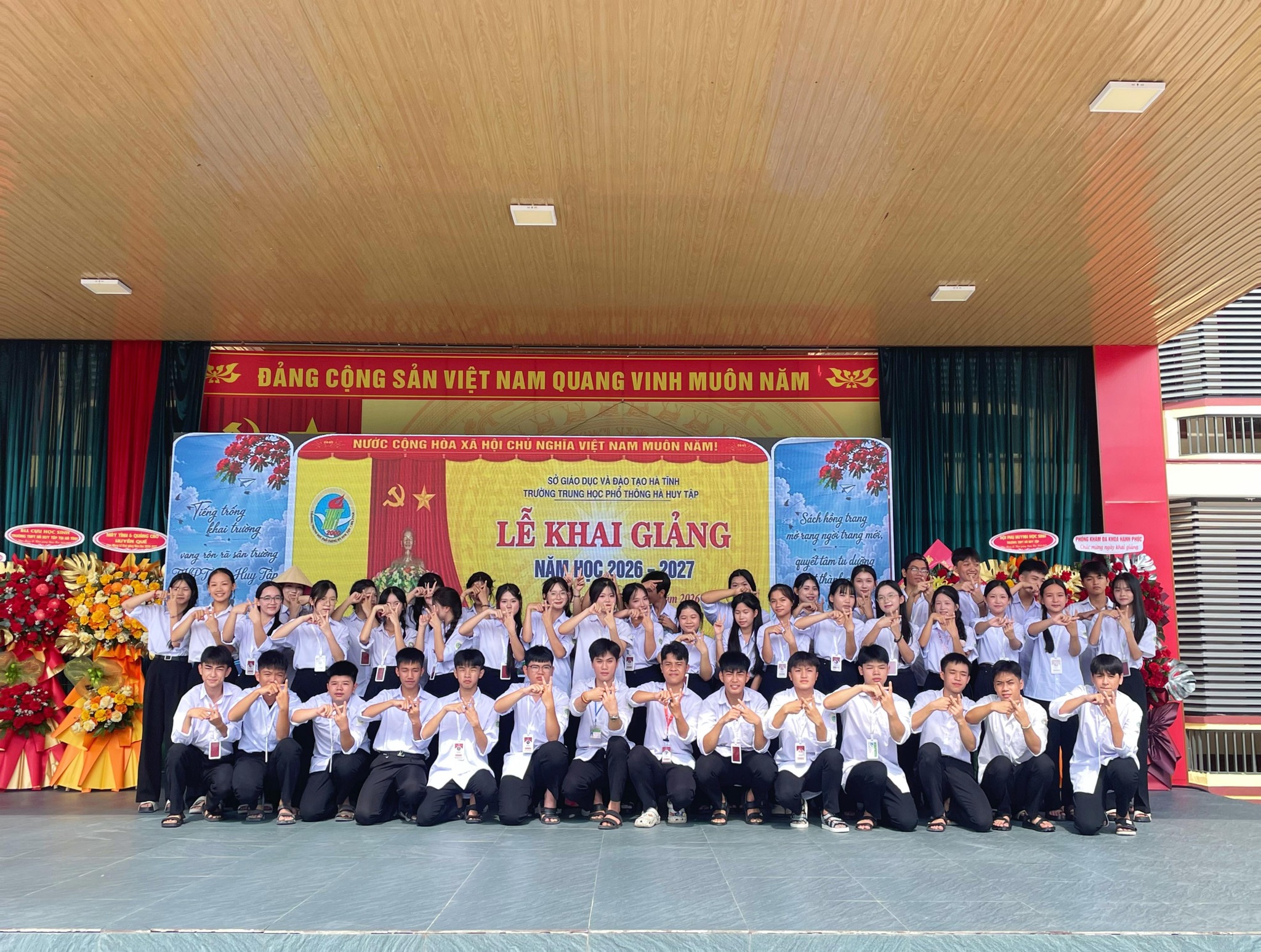 #hhtcfs01 Nghe nói 12A1 đánh bóng... - Hà Huy Tập Confessions | Facebook