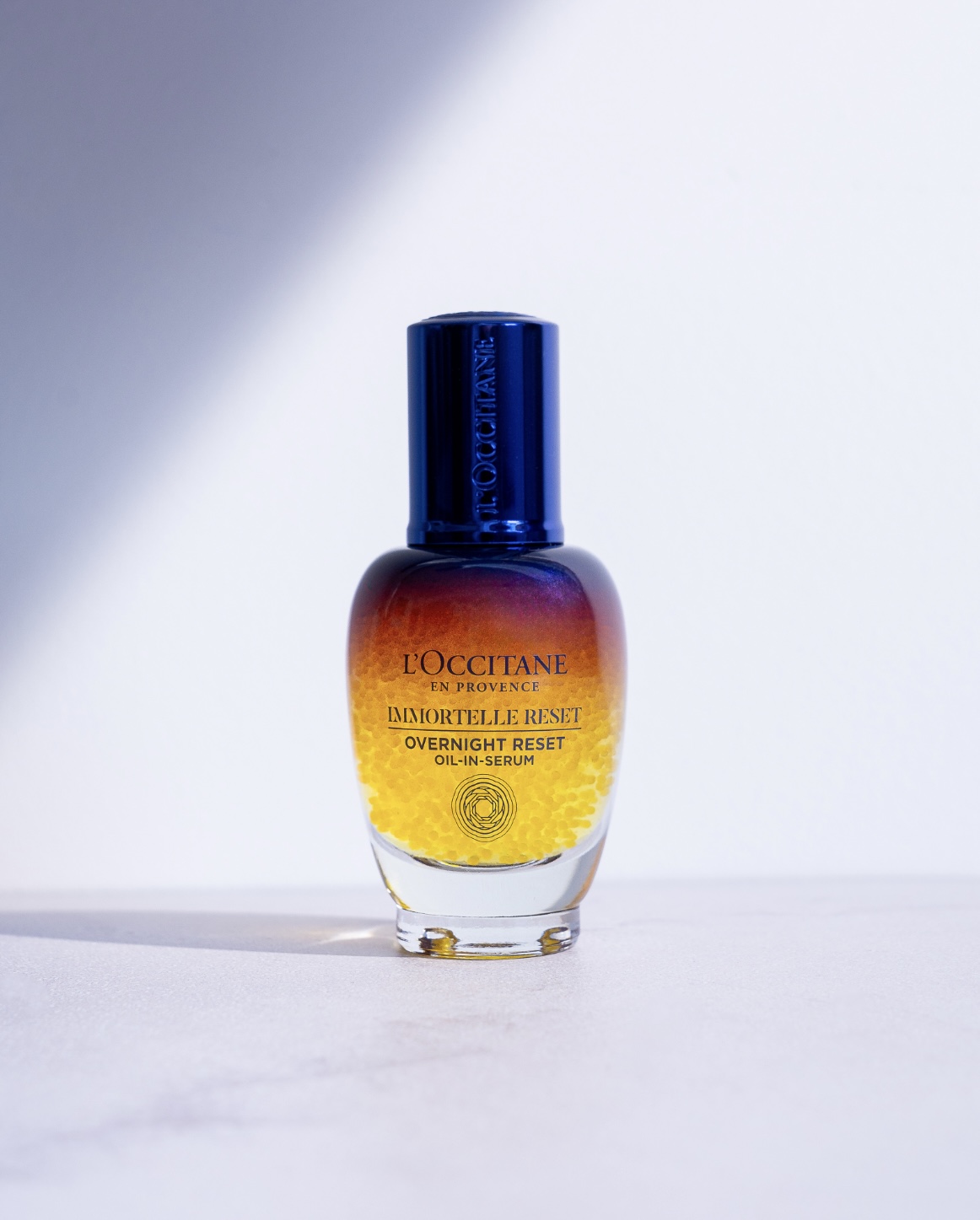 Our newly reformulated Overnight Reset Serum now contains gardenia extract. This new ingredient helps reduce the impact of environmental stress, such as blue light. By supporting its overnight recover