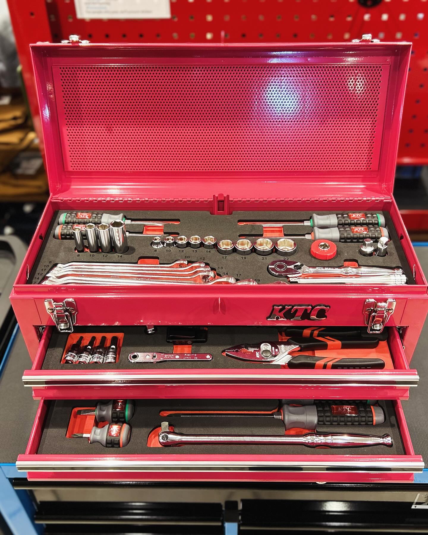 チェルラー４点セット KTC 9.5SQ 工具セット 66点 SK36624XSYR 2024 SKセール シラーズレッド