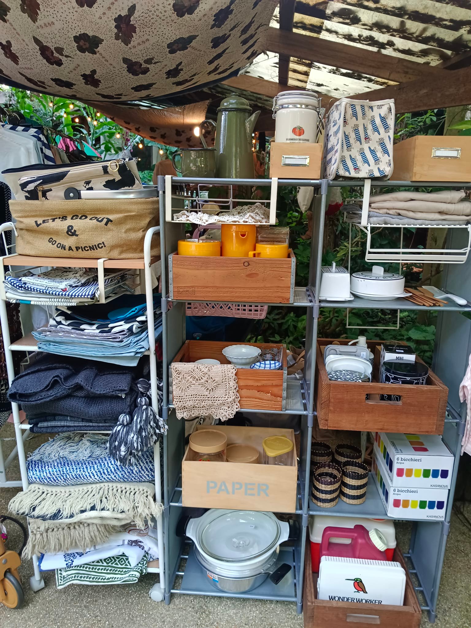 Hand ROOM