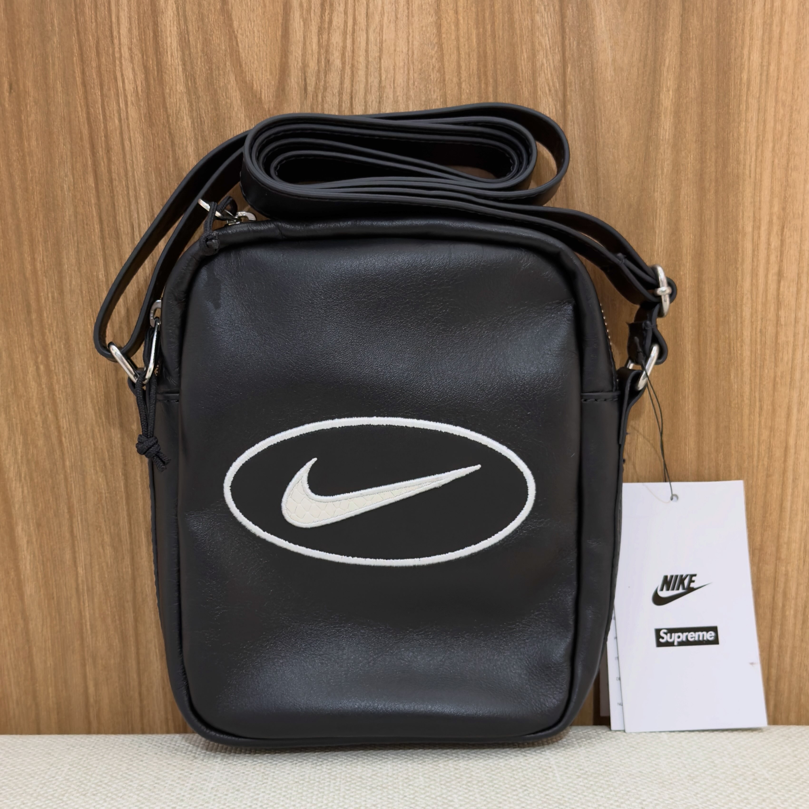 Supreme x Nike Leather Shoulder Bag - Black S/.700