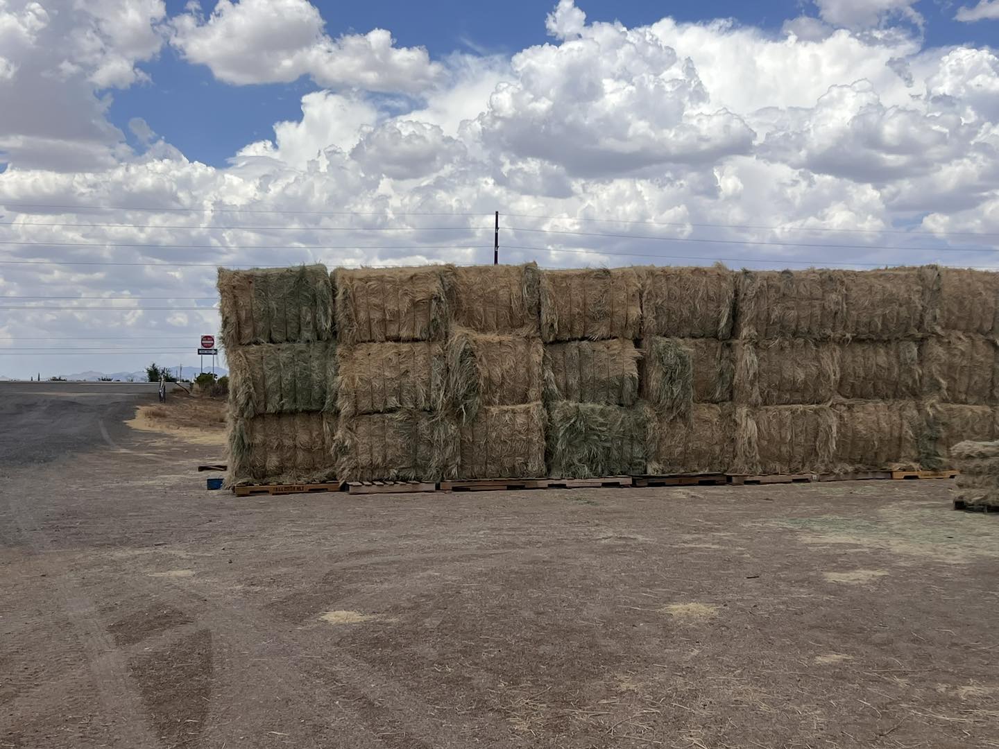 Double R Hay & Feed | Golden Valley AZ