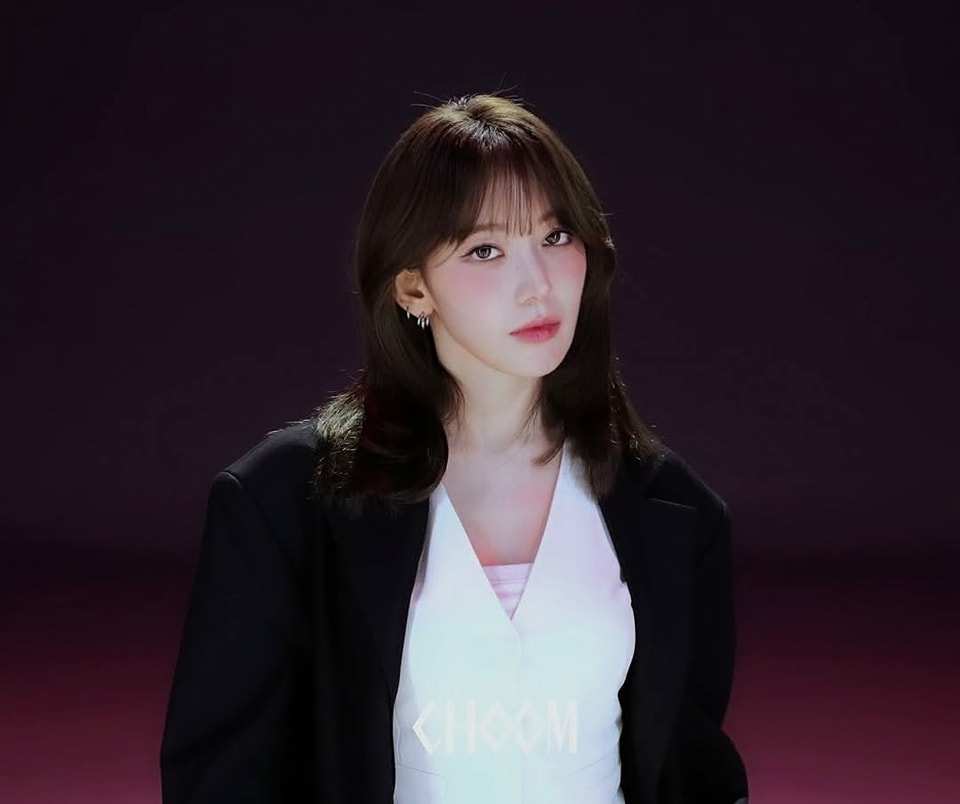 I'm calling Sakura Miyawaki from my cell phone, but I don't