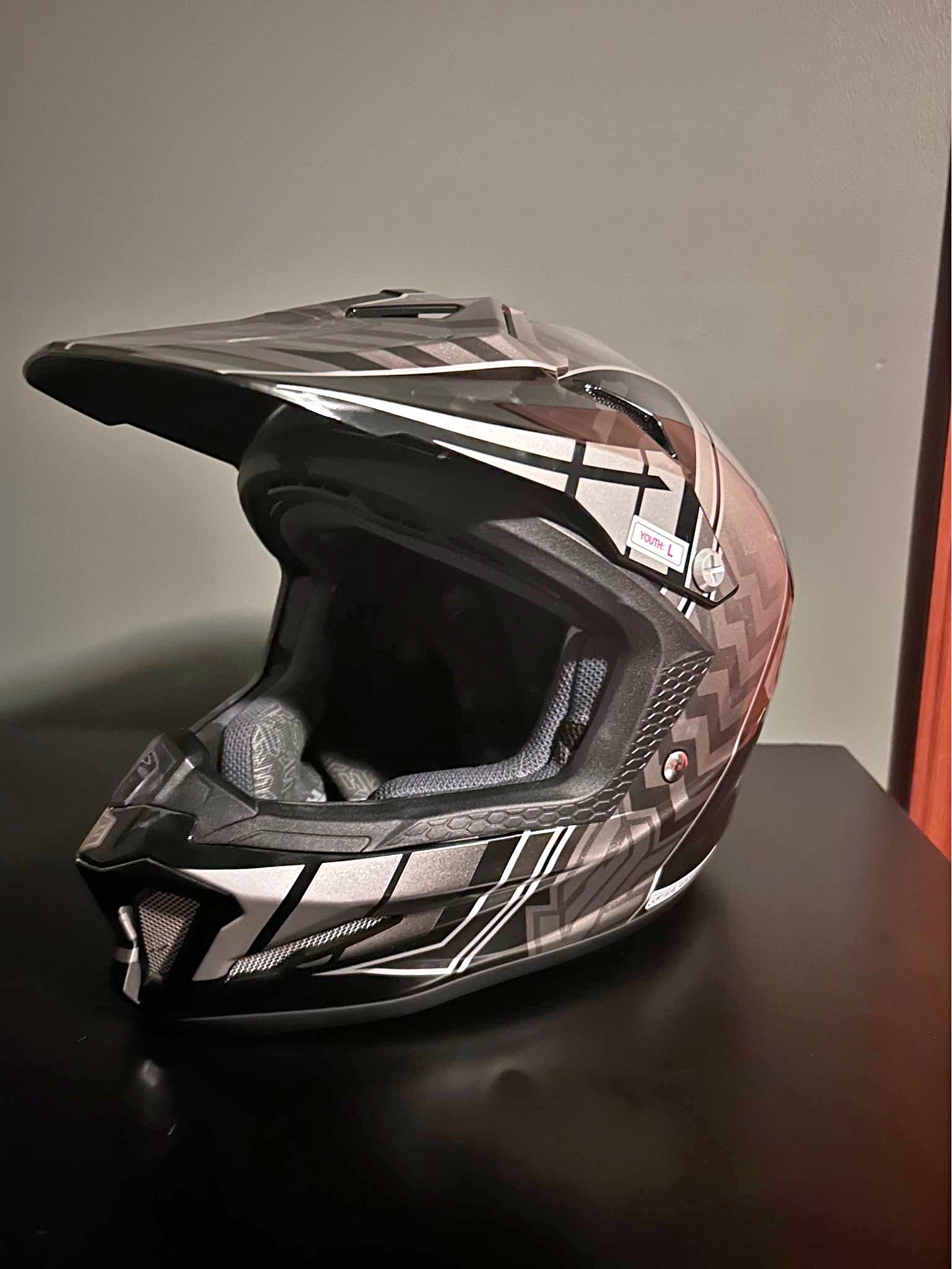 mousse casque shoei gt air GT-Air 3 Plain Chalk Grey Helmet Basecamp Bike Helmet Light MODEL/COLOR:ROSSI WINTERTEST2018 The Shoei GT Qualifier DLX Mips