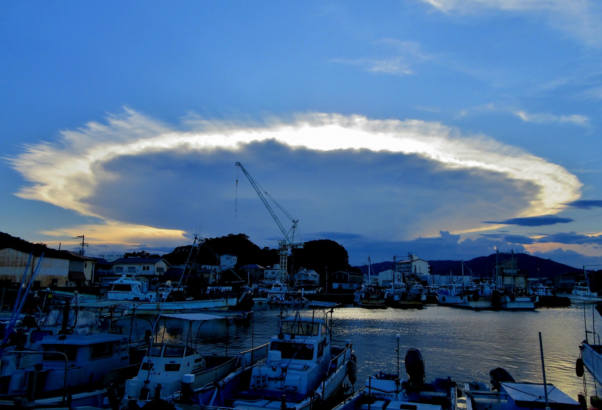 円盤 みたい な 雲