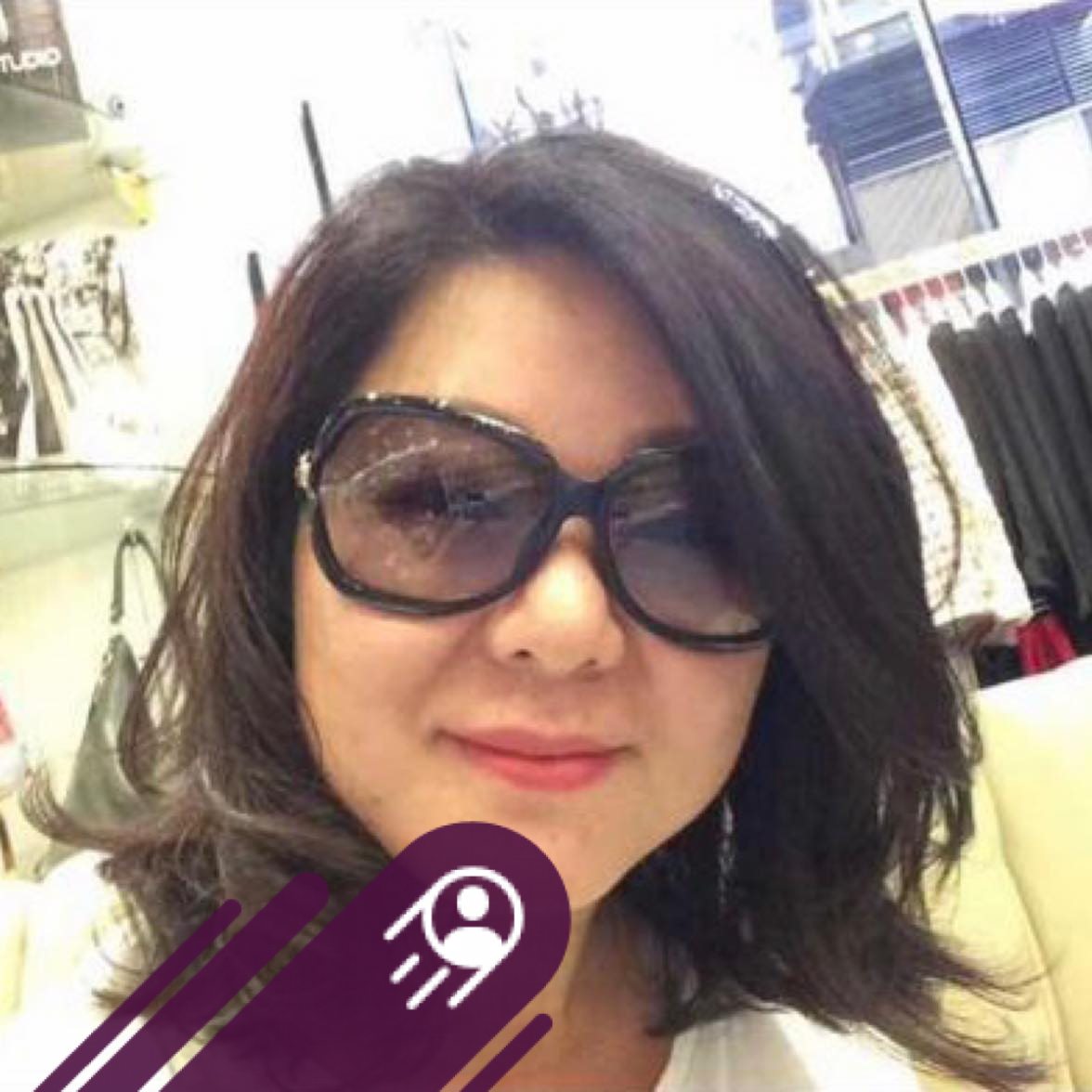Cherie Kui - 雖入初秋，午後的餘熱依然滾燙，唯有夜幕低垂時才捎來一絲微風。三朵曇花順著葉莖靜靜綻放，如雪般... | Facebook