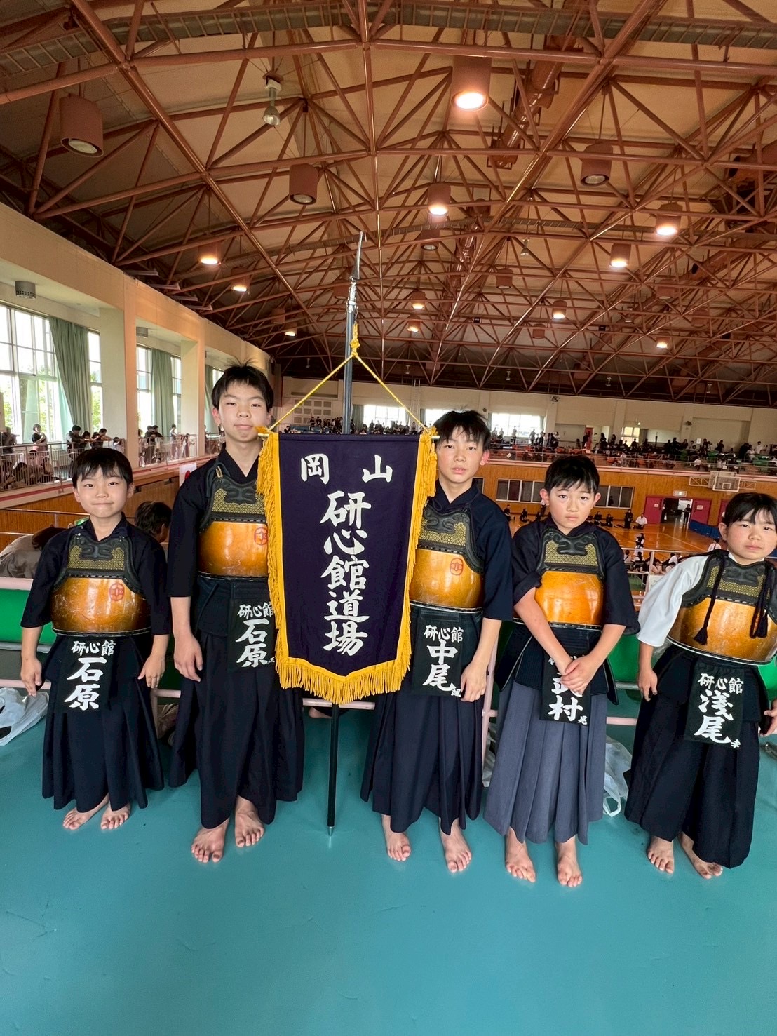 研 心 館
