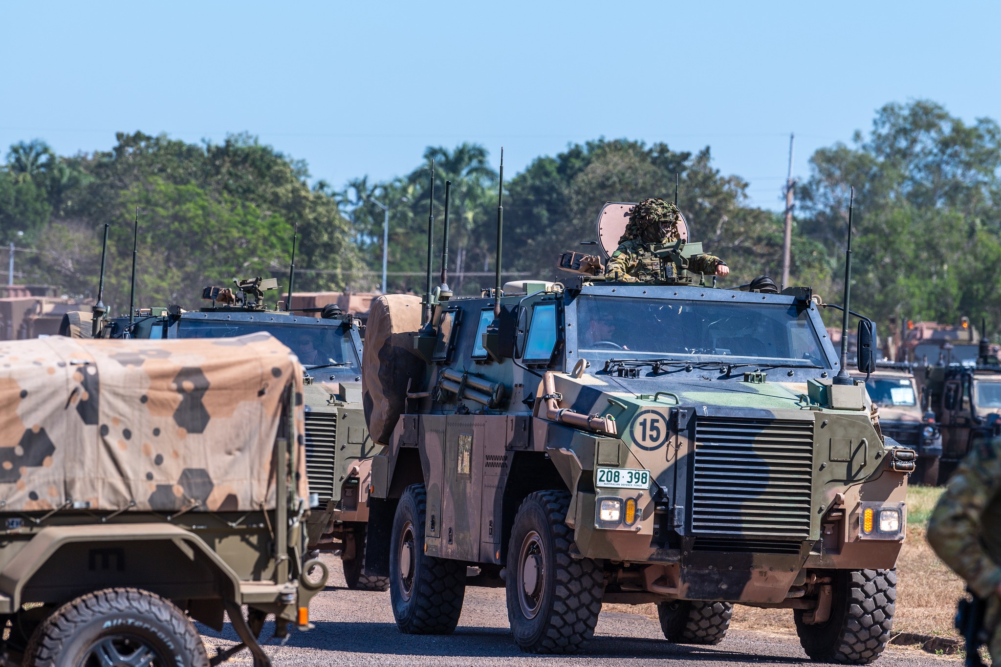 5th - Australian Army soldiers from 5th Brigade prepare to leave the ...