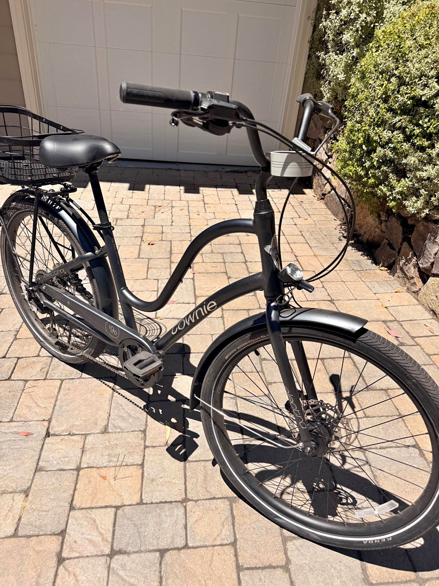 used electra townie bicycle 21D Step Over Beach Cruiser Aluminum Frame w/ Front Suspension Dark Blue Enjoy the ride on our cushy ergonomic and shock absorbent elastomer saddle Electra Bikes buy online now