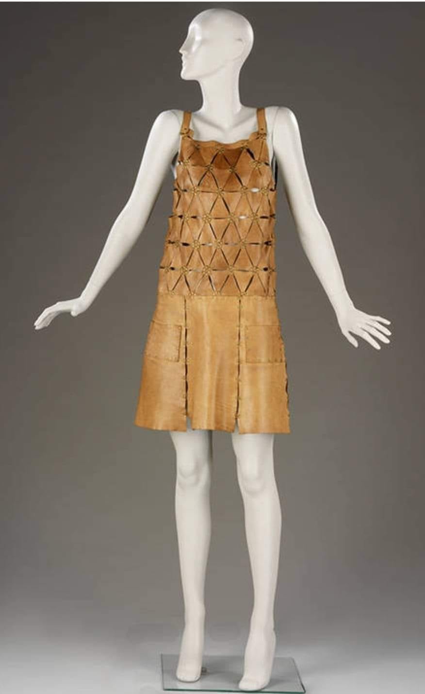 Summer skin. The avant-garde archives of Paco Rabanne and