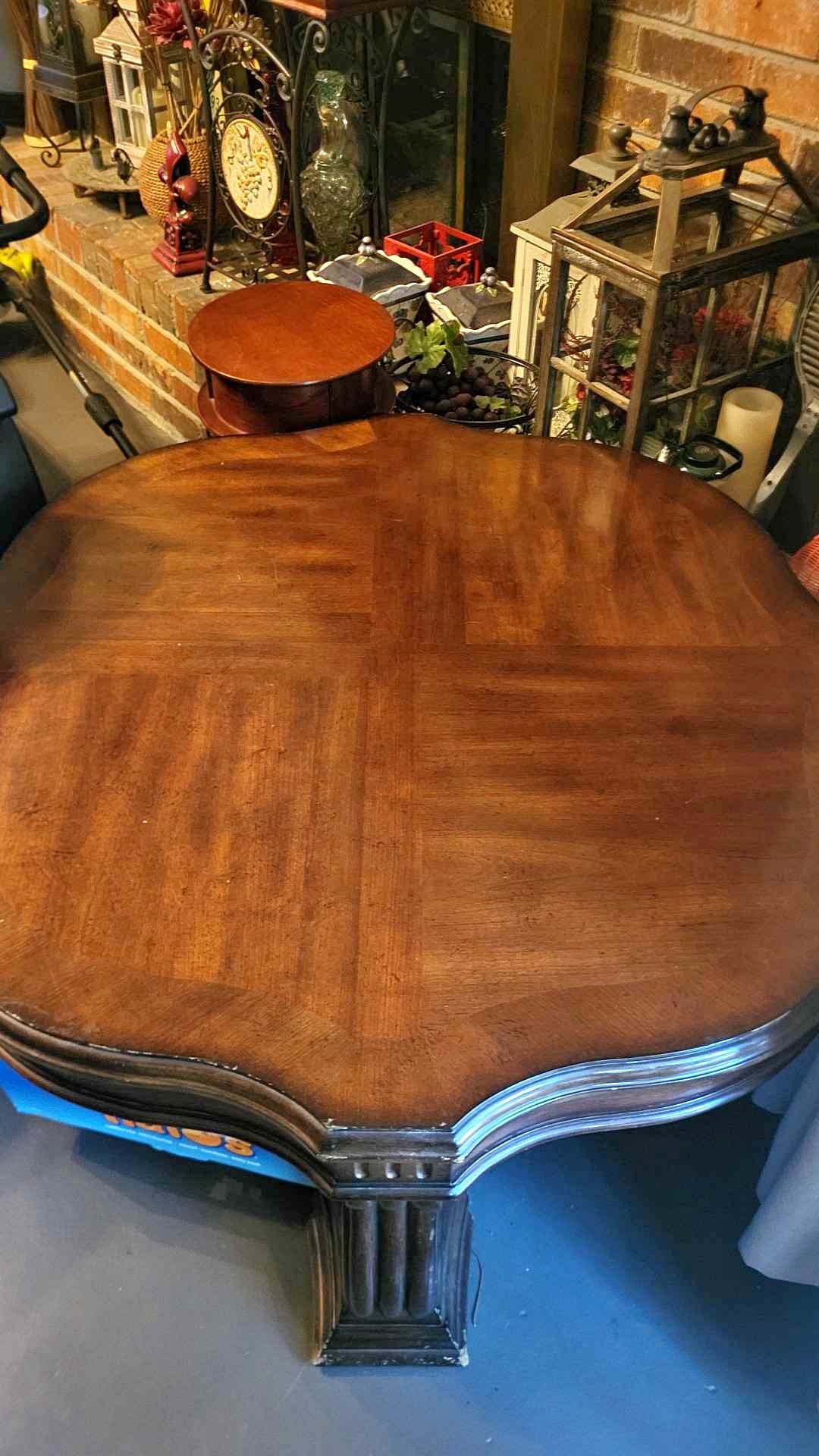 モンゴメリーで販売中の木製コーヒーテーブル | Facebook Marketplace