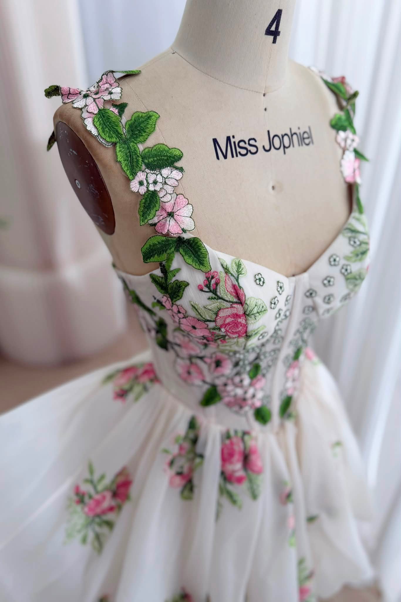 Corset V neck floral embroidery mini prom homecoming dress. We always accept custom orders. #dress #promdress #weddingdress #bridalgown #Homecomingdress #minidress #custommade #hautecouture #fairytale # cottagecore #gown #prom2026