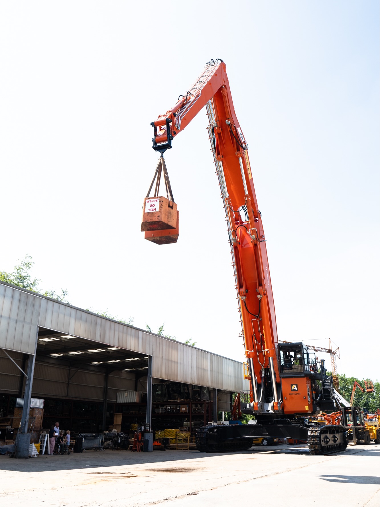ローカル aertssengroup's new Daddy Grizzly 2.0, based on a Hitachi EX2000