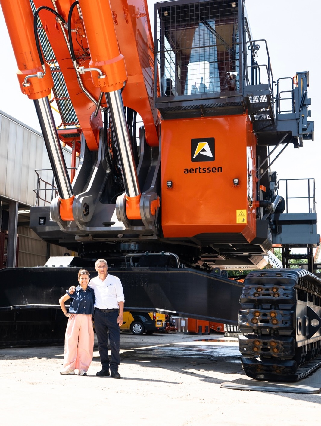 aertssengroup's new Daddy Grizzly 2.0, based on a Hitachi EX2000