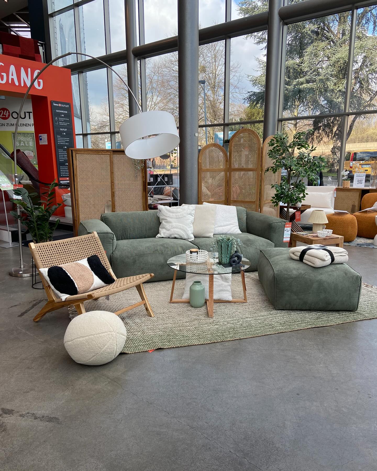 🌸🌼Spring Sale 🌸🌼 Es erwarten euch täglich neue Deals, die bis zu 80% auf den regulären Onlinepreis reduziert sind. Sichert euch also noch heute euer neues Lieblingsstück 😍 🌼 Macht Euer Zuhause