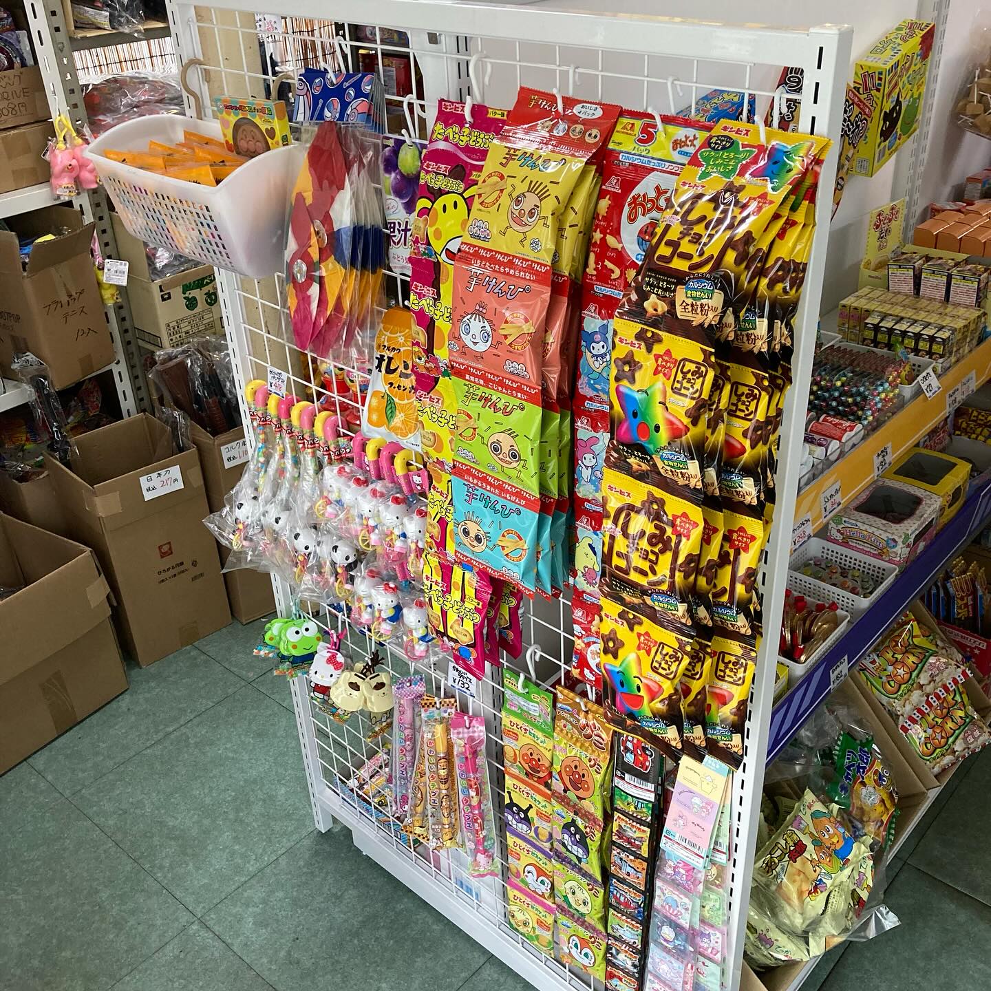 奥村商店の駄菓子バラ売りコーナーリニューアル??...中です 
