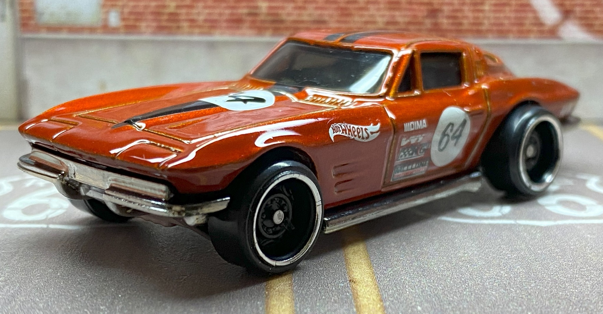 Kyosho 1967 Corvette Stingray Body On Sakura D5 Chassis