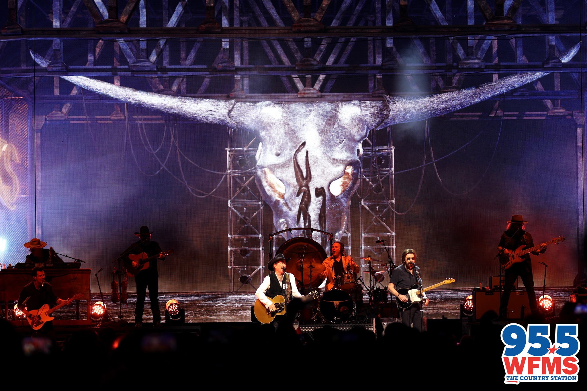 95.5 WFMS - Brooks & Dunn - 04/03/25 - Gainbridge Fieldhouse 📸: Indy ...