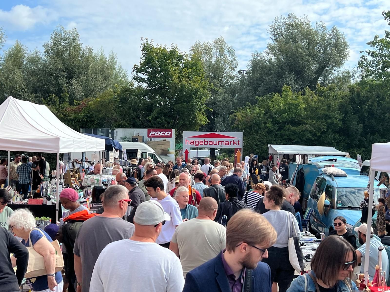 Megaflohmarkt München/Eching bei München POCO EINRICHTUNGSMARKT Parkplatz NeuNeu