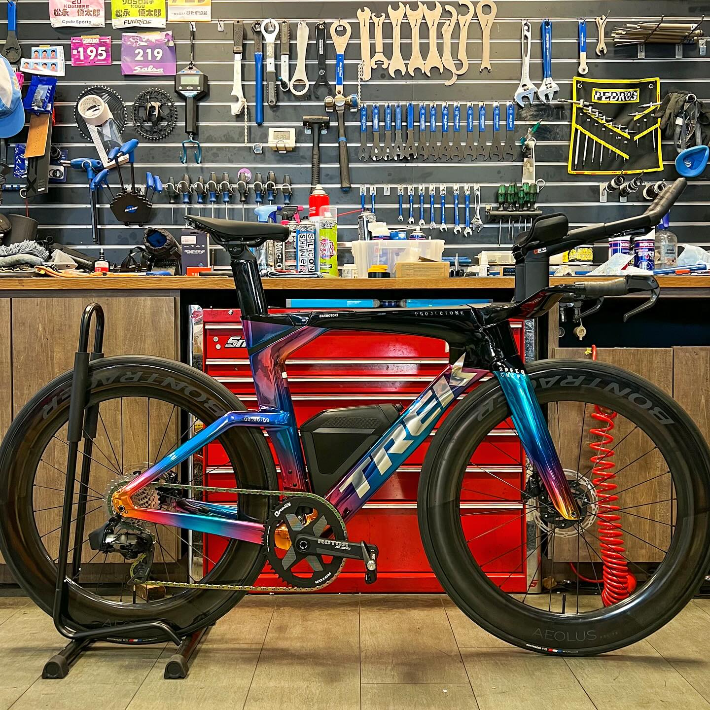 Speed Concept SLR 9 AXS Chroma Ultra-iridescent カラー 