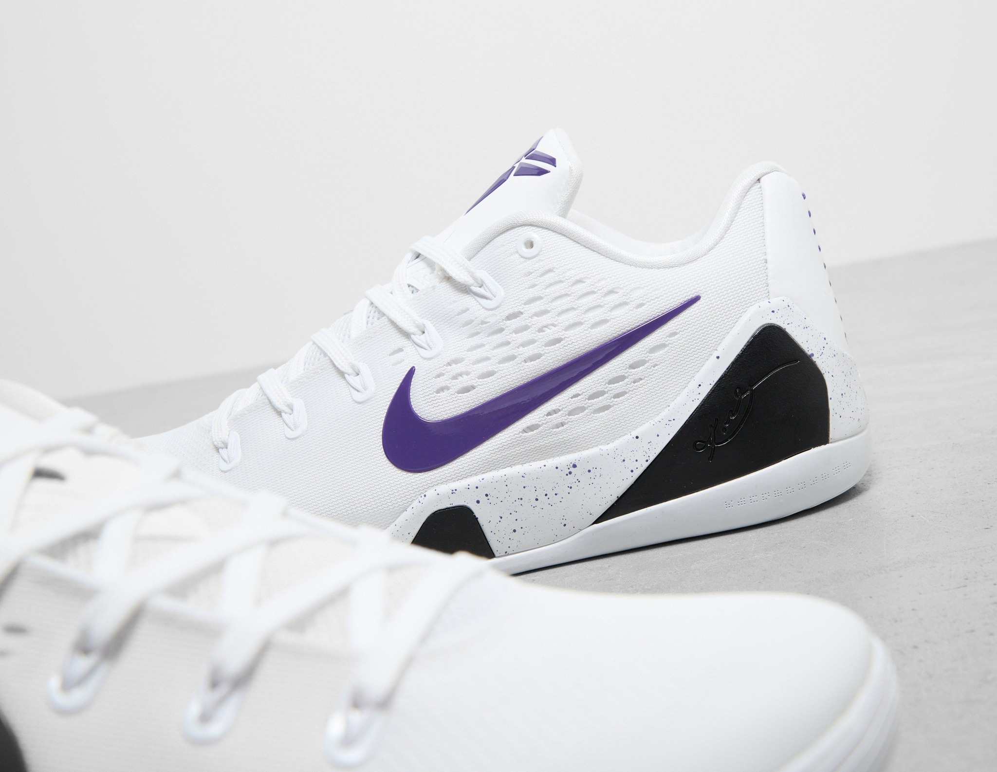 Nike Kobe 9 EM Low Protro 