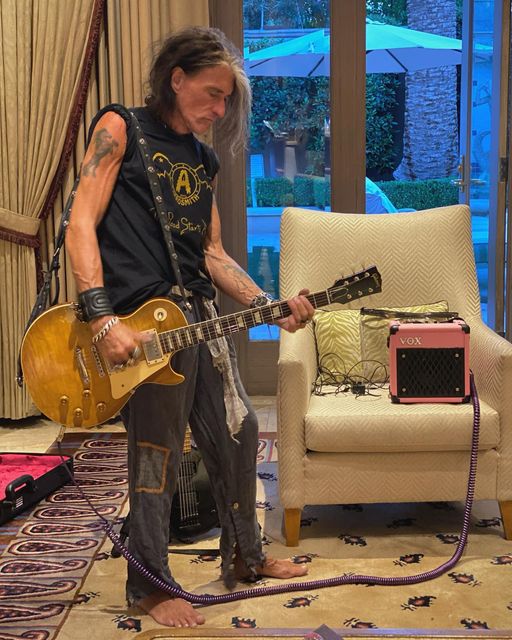 Happy 75 birthday to the legendary Aerosmith guitarist Joe Perry!