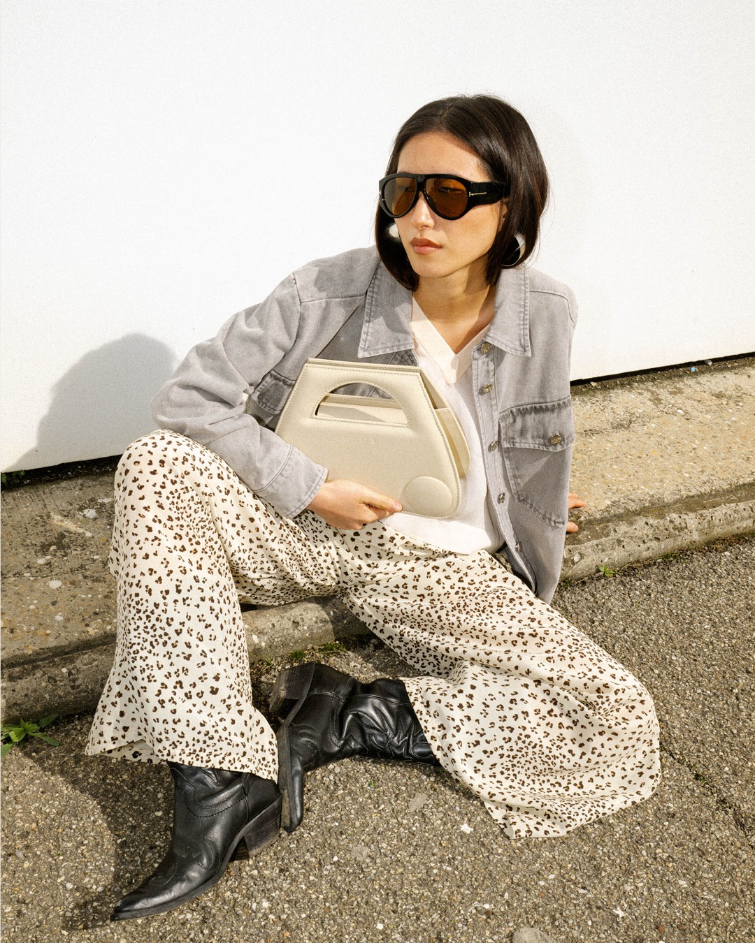 ss22 women's Off-White™ 2.8 jitney bag with “insert money here