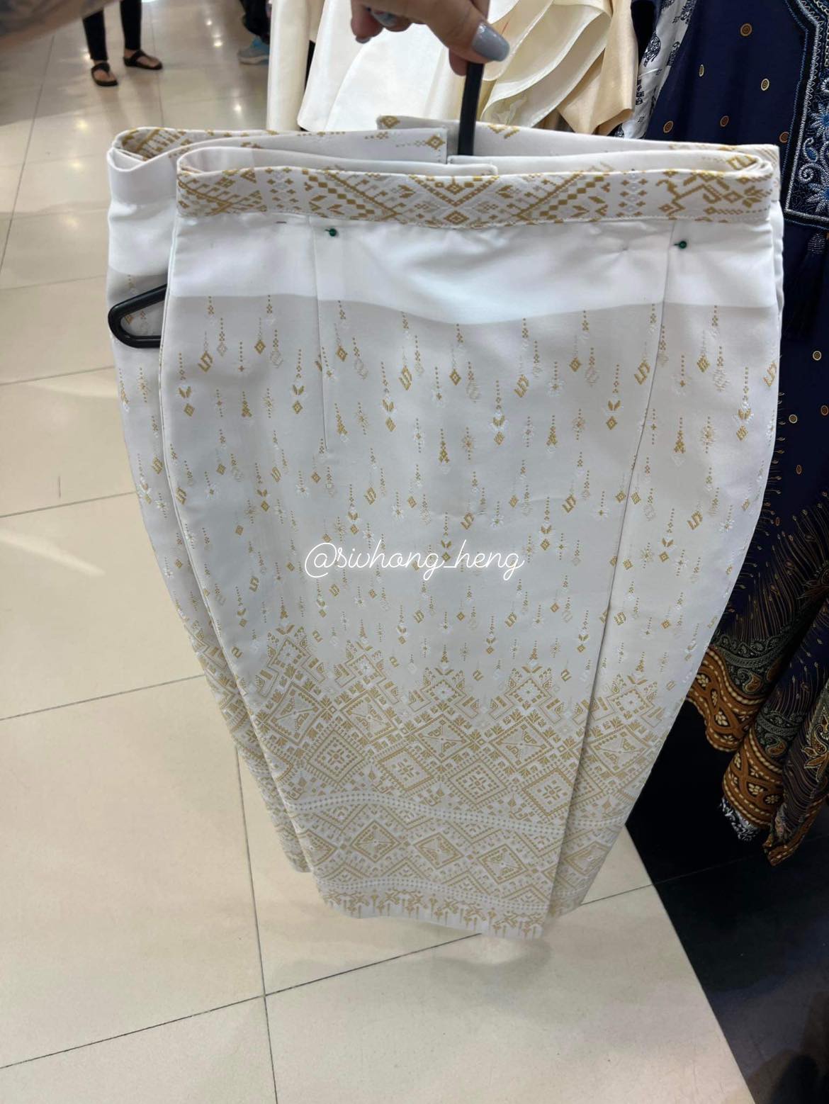 Sivhong-ស៊ាវហុង - សំពត់ទៅវត្ត…….🤎😘