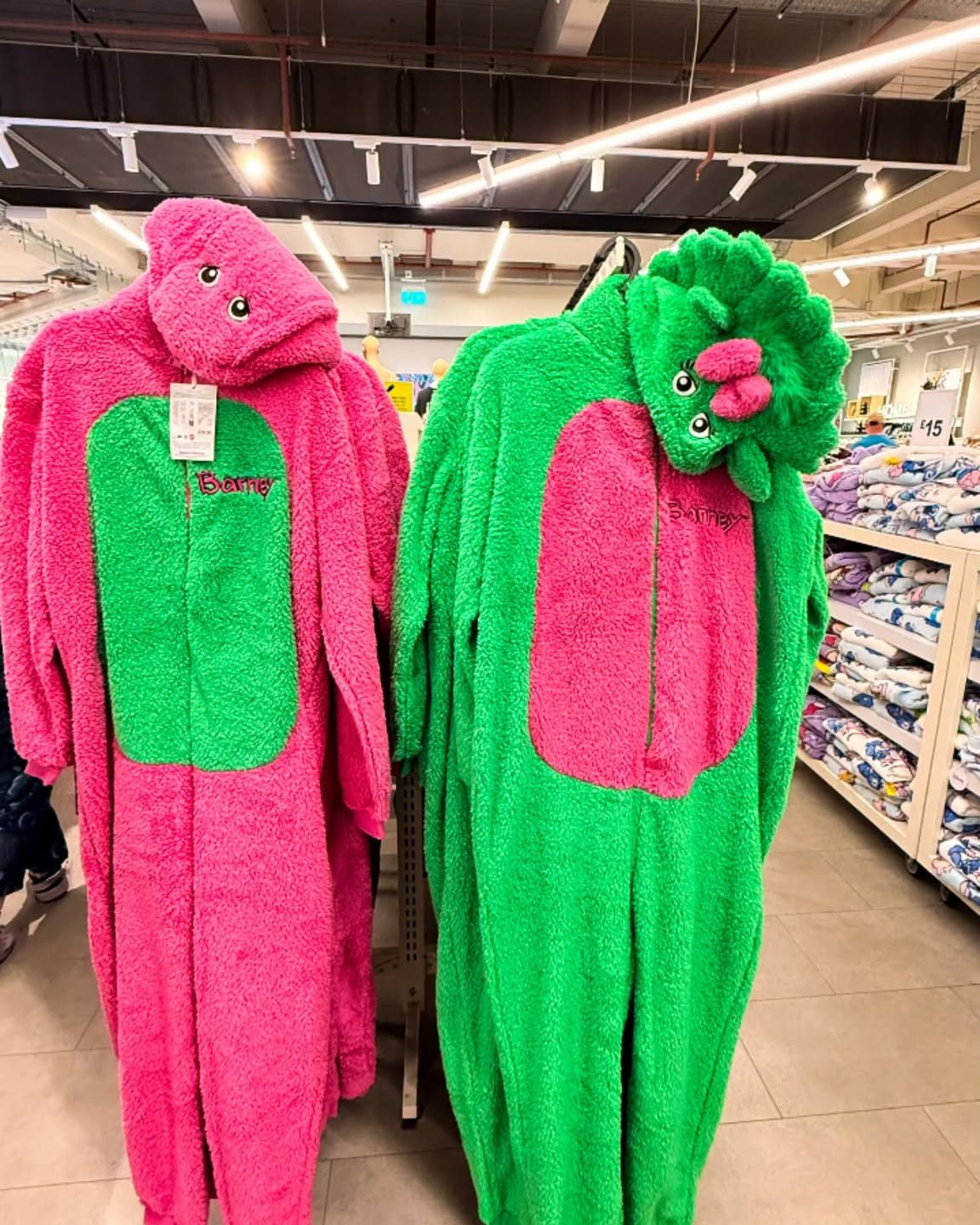 Barney パジャマセット Barney collection lands at Primark with onesies and pajamas