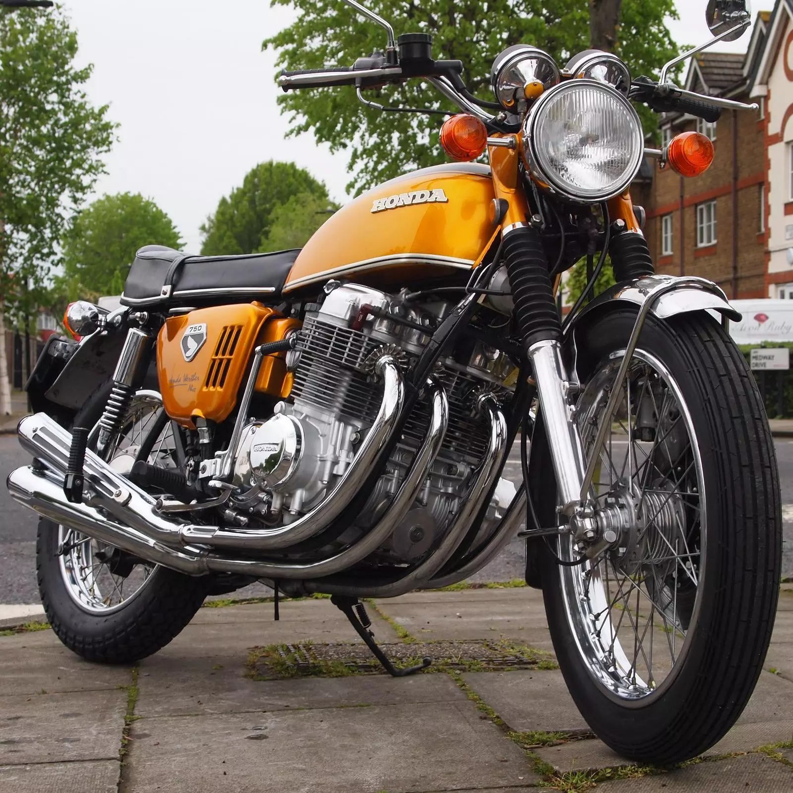 Tom Hardy on 1970s Honda CB 400F ❤️ By- Spitfire Speed Shop