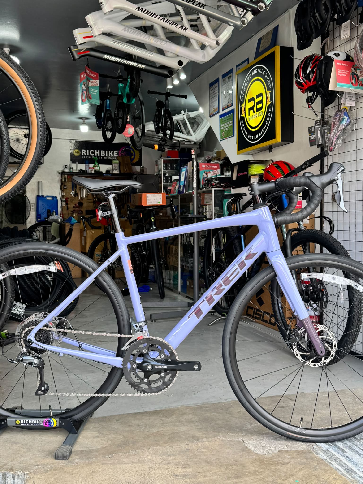 TREK DOMANE AL 2 2027 Lavender Haze Size 54 P56,990 Freebie