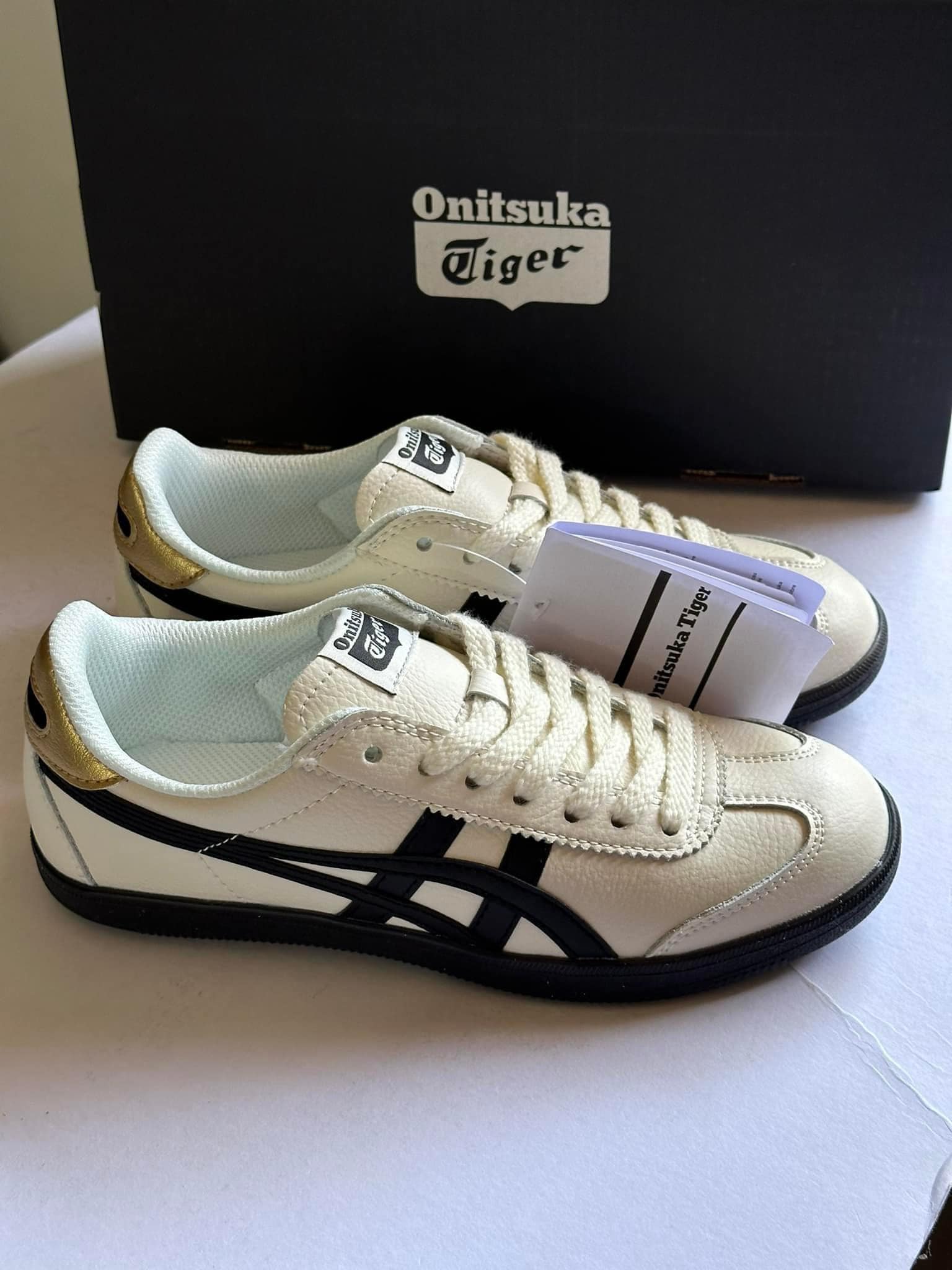 onitsuka tiger osaka