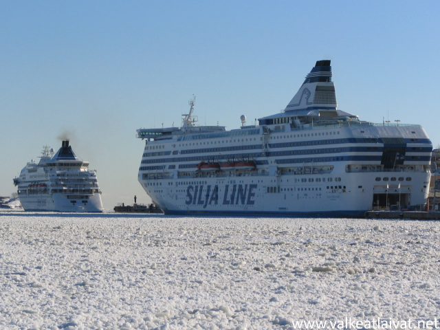 Valkeat Laivat - Silja Opera saapumassa Helsinkiin...