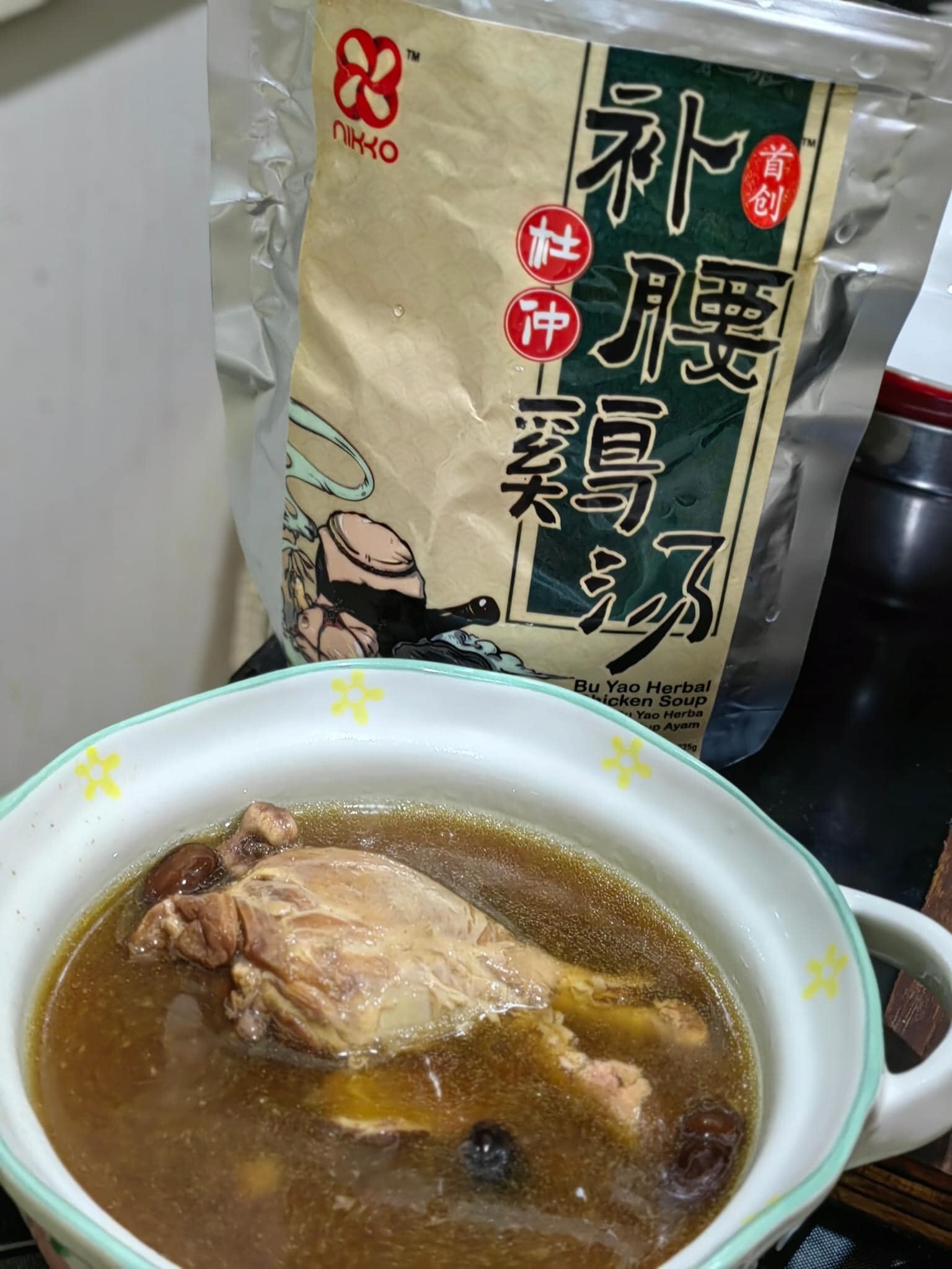 Celeste's - ️杜仲补腰鸡汤 ️ 不只是为了身体进补，还可以多变化的搭配适量的食材一起享用！ 一款3分钟的时间就能搞定的汤包竟然可以 ...