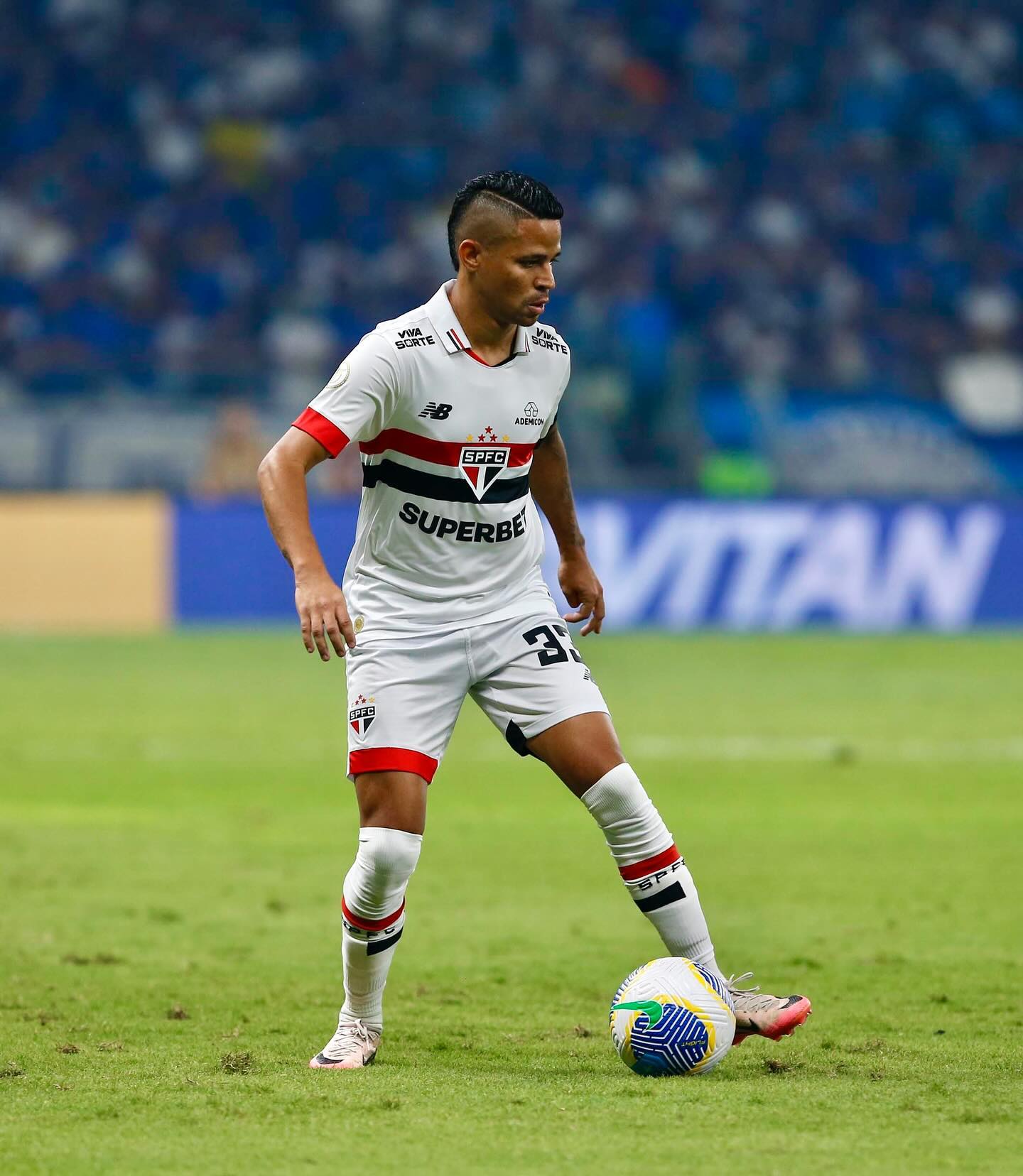 São - 🅰️ O assistente pro gol da vitória! @erick 👊 #VamosSãoPaulo 🇾🇪 📸 ...