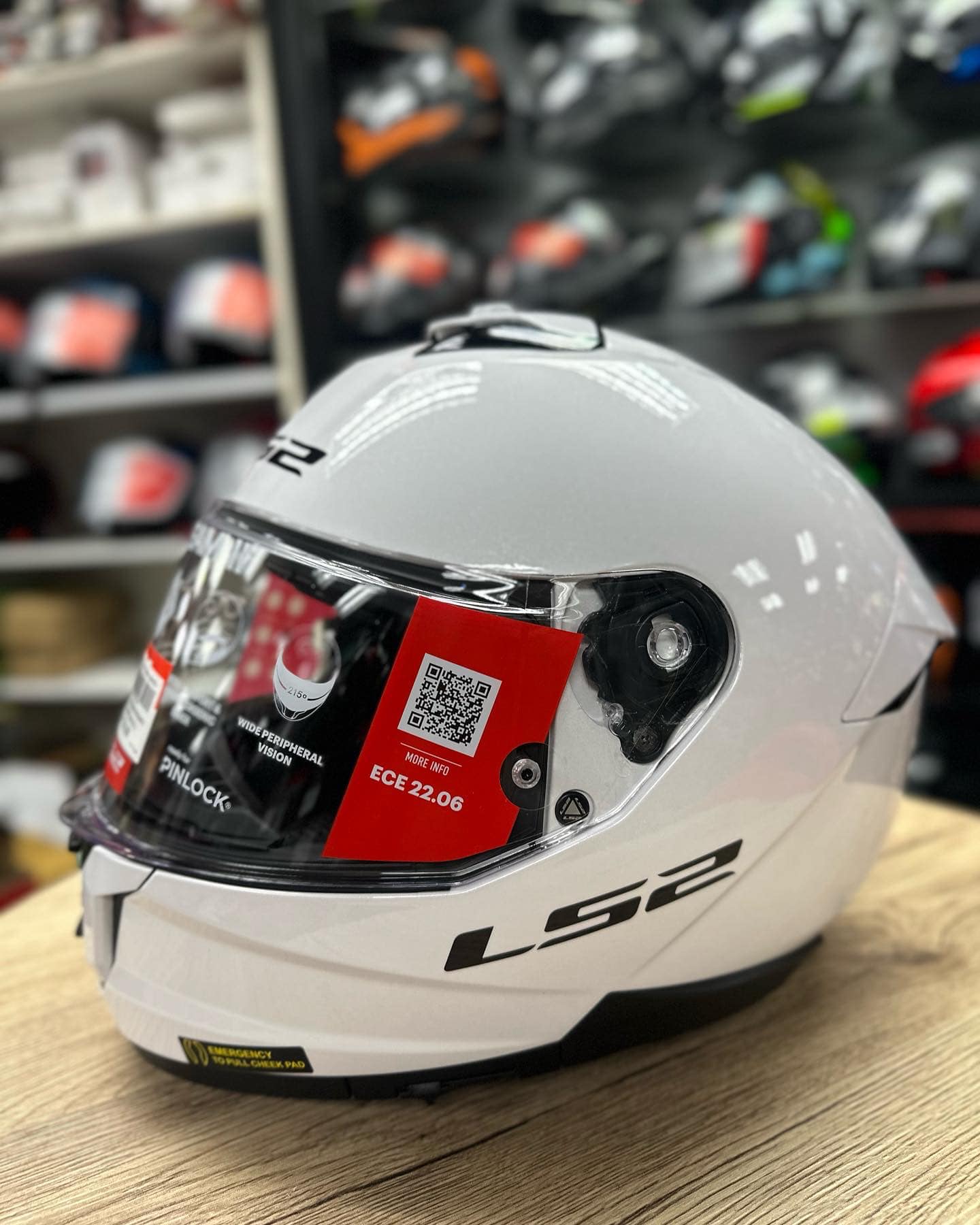 bell bycycle helmet matte black Super Air Spherical RPHA 12 CARBON – TEAMS_SAN FRANCISCO 49ERS COLOR:Black/Silver it meets DOT and