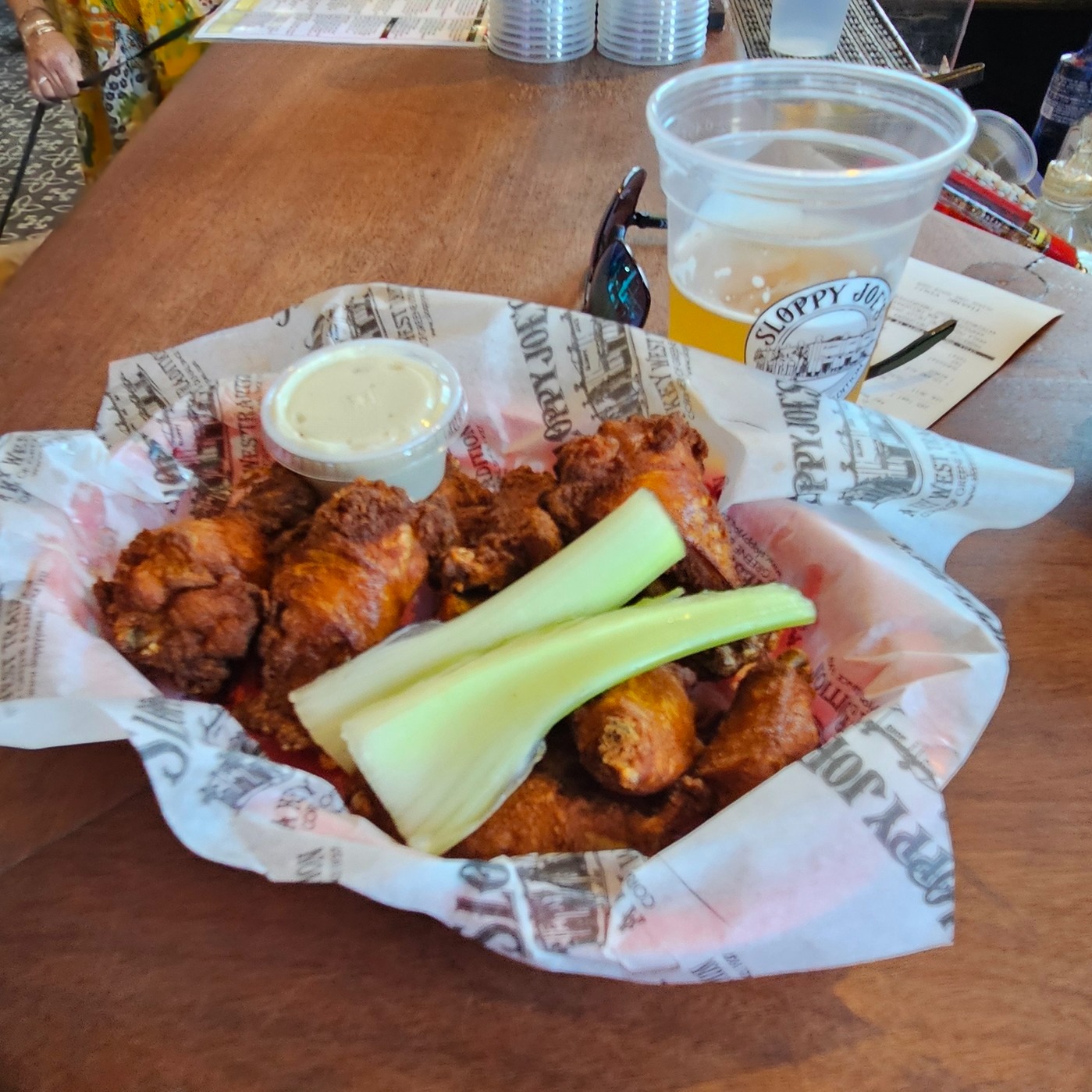 🍗🍻 Who’s up for some chicken wings... - Florida Keys Resorts