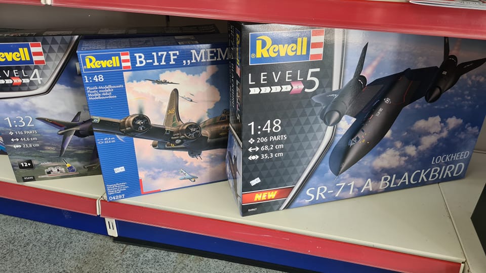 Italeri 1:48 SR-71A Blackbird model kit review