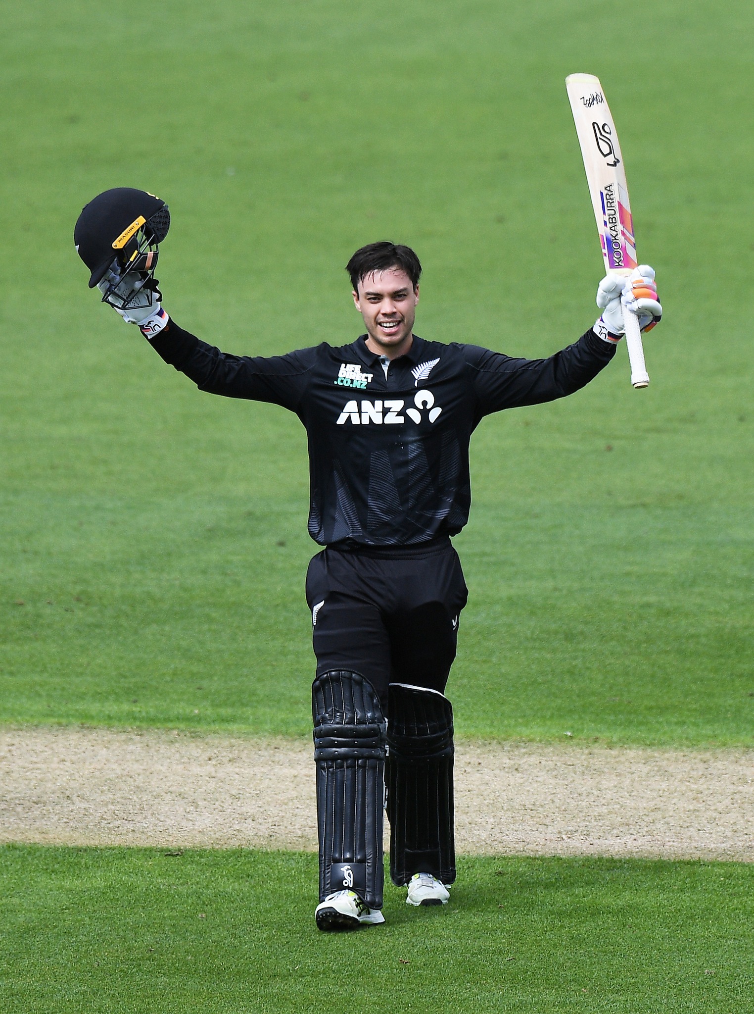 Blackcaps - A fine innings from Mark Chapman as he brings up his 3rd ...