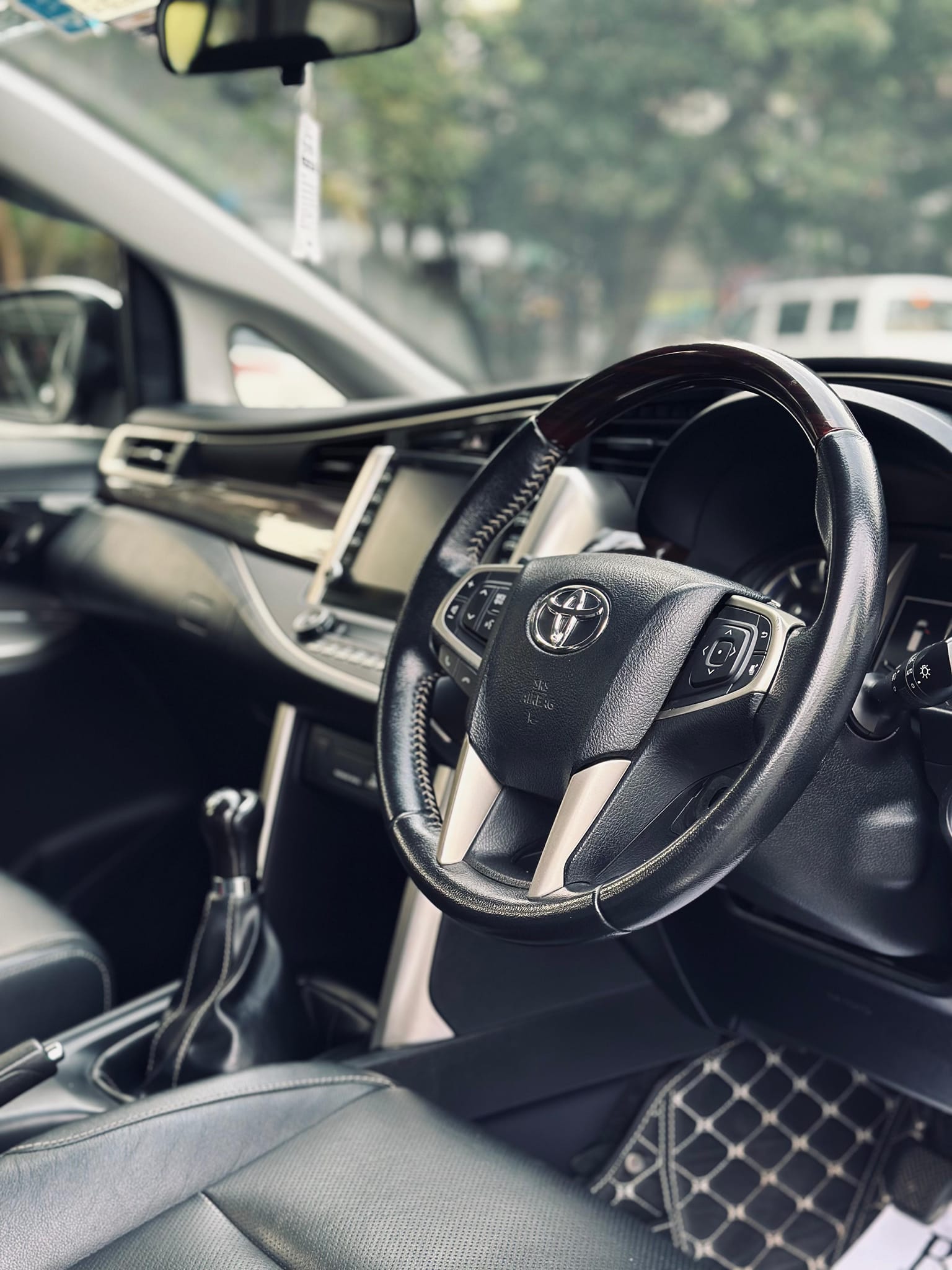 2021 Toyota Innova Crysta Zx 2.4 MT Second Owner 47,000 Km Well