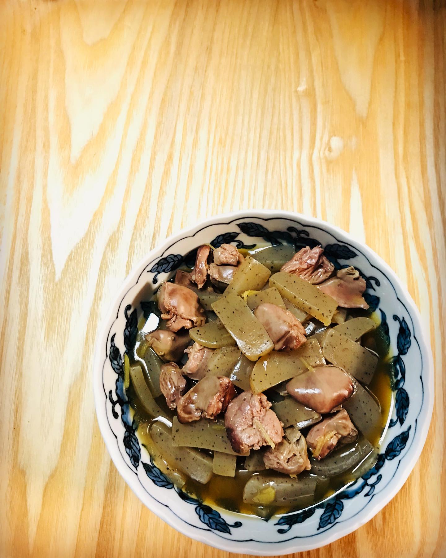 やさい食堂わさび - . 『鶏きも煮』 本日の食材 鶏のきもとこんにゃく 生姜を入れて 甘辛く煮付ける...
