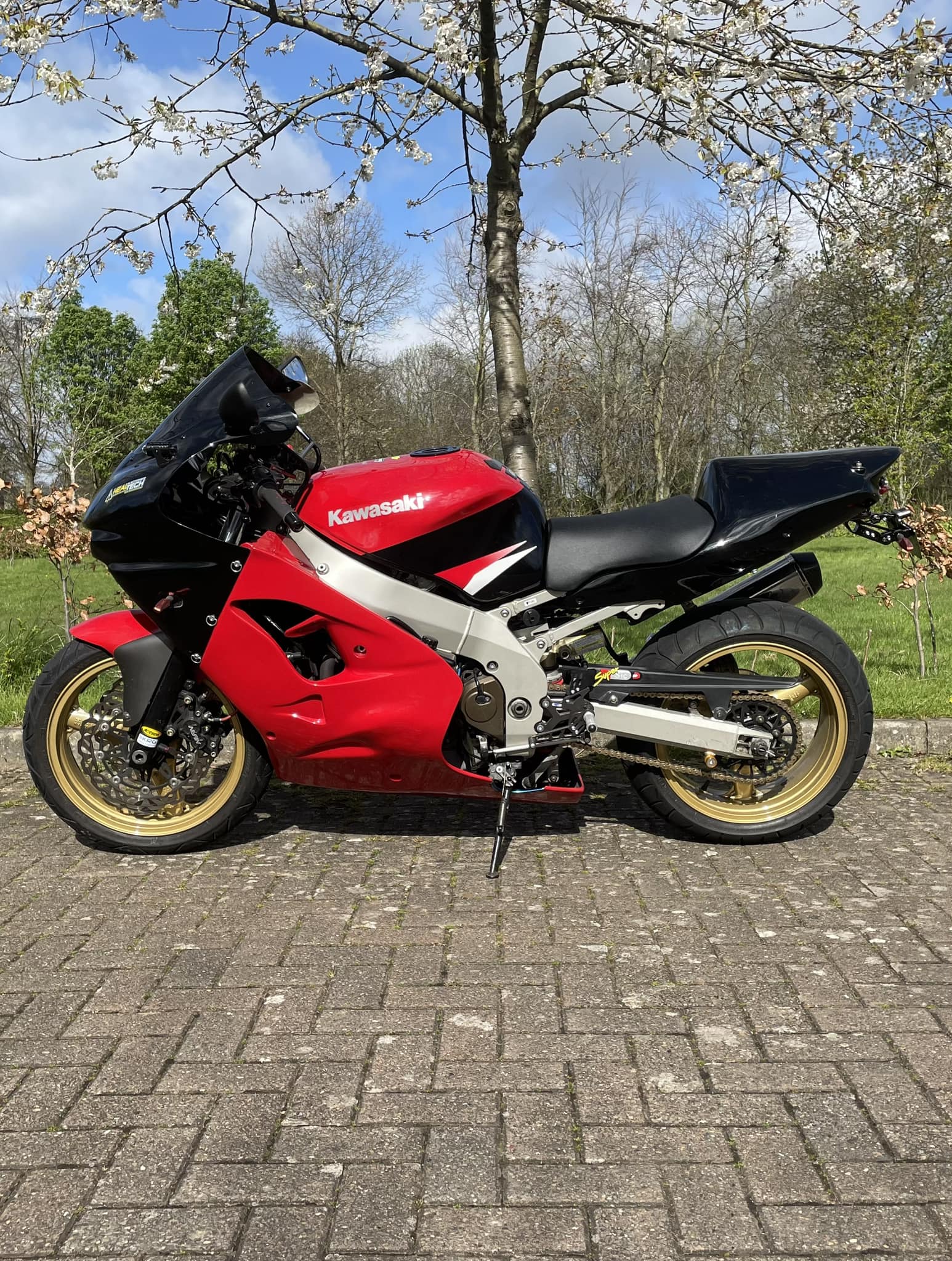 What are the requirements for converting a 2001 ZX9R to a street
