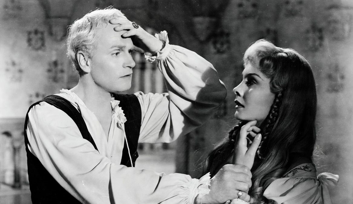 1948年のローレンス・オリヴィエとジーン・シモンズ (『ハムレット』より)