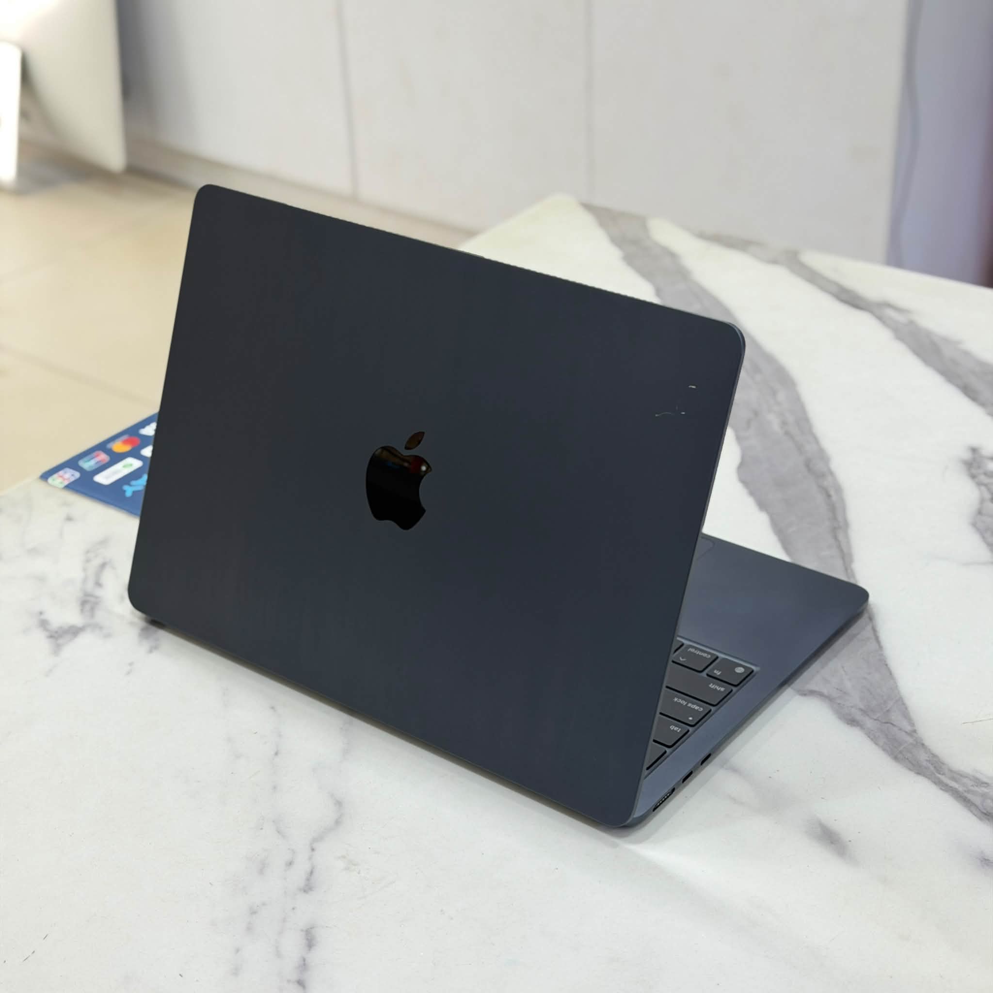 Macbook Air M2 13,6
