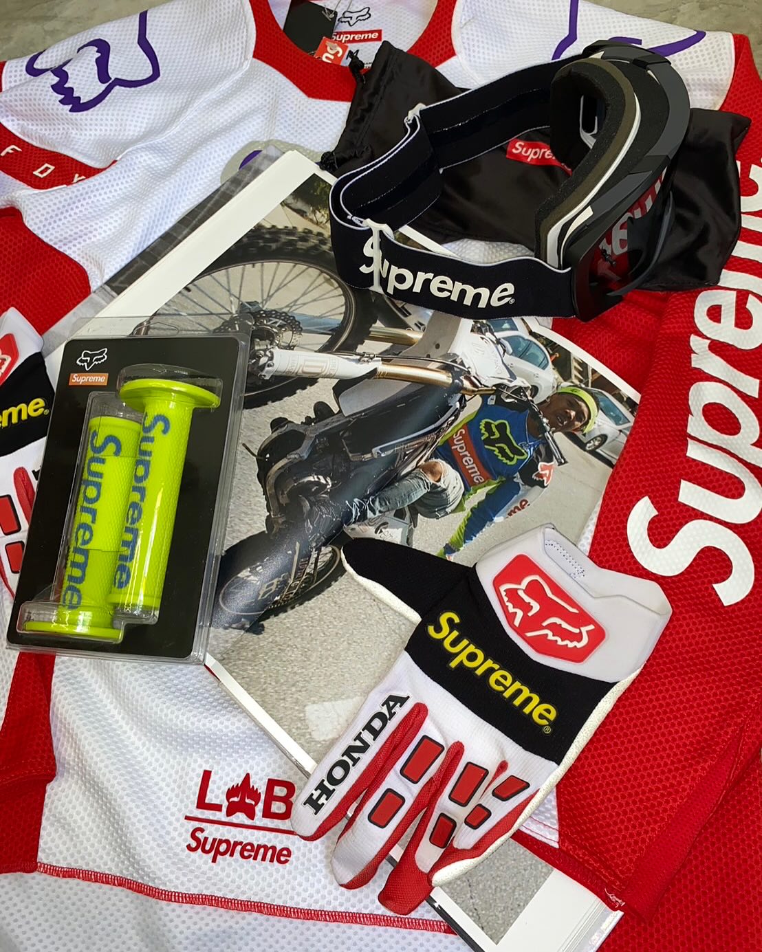 Supreme® / Honda®/Fox® Racing Gloves Supreme Honda Fox Racing